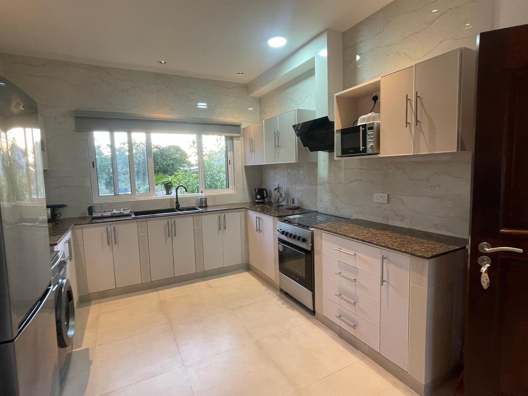 Tropic Villa Annex إدارة آنس الكبرى المظهر الخارجي الصورة